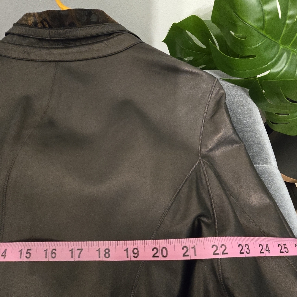 Custom reversible leopard print leather jacket - Picture 11 of 11